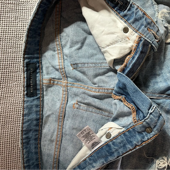 Distressed boyfriend jeans - Picture 2 of 5